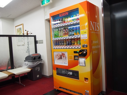 チャリティー自動販売機　NIS