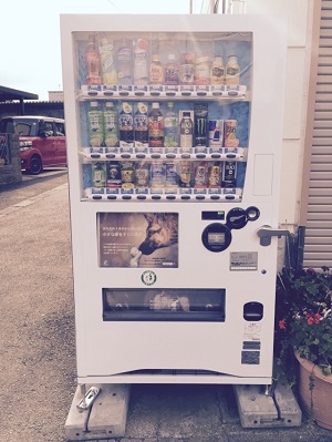 コジマ健物様 チャリティー自動販売機1
